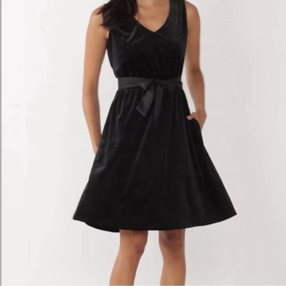 NWT Draper James RSVP Sleeveless Velvet Black V-Neck Dress, Size Small
